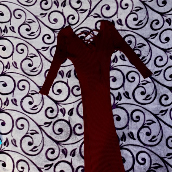 Small Takeout Dress. V neck. Strapped back. Very stretchy & flattering. Maroon. - Picture 2 of 3